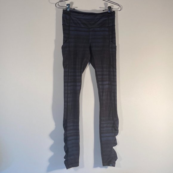 lululemon athletica Pants - Lululemon Ruffled Leg Blue Black Workout Leggings Women Size 4
